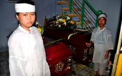 “Ba mẹ đi rồi, ai sẽ lo cho các con đây?”
