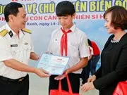 Trao 64 học bổng cho con chiến sỹ hải quân có hoàn cảnh khó khăn