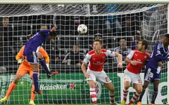 Arsenal không cùng đẳng cấp với Dortmund?