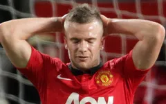 “Người thừa” Cleverley vẫn bơ vơ trong “địa ngục” Man Utd
