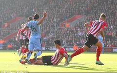 Man City bị trọng tài "cướp trắng" một quả penalty?