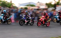 Gay cấn chặng 9 giải đua xe mô tô toàn quốc 2015