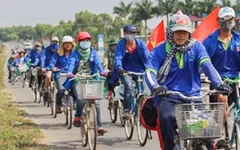 Đạp xe xuyên miền Tây thực hiện các hoạt động vì cộng đồng