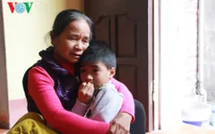 Cứu giúp hai cháu bé mồ côi cha bị tai nạn nghiêm trọng