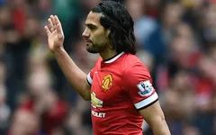 Falcao vẫy chào CĐV Man Utd trong trận đấu cuối tại Old Trafford