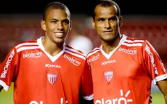 "Song sát" cha con Rivaldo cùng nổ súng trong một trận đấu