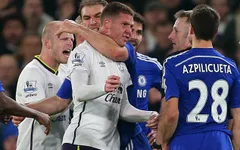 HLV Mourinho tức tối khi bị hỏi về nghi án Ivanovic cắn người