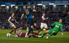 Thua ê chề, HLV Man City "đổ tại" Barcelona