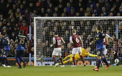 Burnley 1-0 Man City: Cái chết của nhà vua!