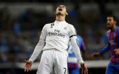 Cận cảnh: C.Ronaldo "ghen ăn tức ở" trong ngày Bale tỏa sáng