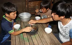 3 anh em côi cút, đói rách trong căn nhà sắp sập