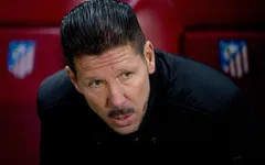 Simeone thấy "rõ như TV" pha dùng tay chơi bóng của Messi