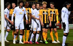 Hòa Cambridge, HLV Van Gaal đổ lỗi cho khách quan