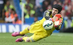 Cech sắp phá kỷ lục ở Premier League và Champions League