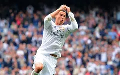 Ronaldo phá kỷ lục ghi bàn của Raul bằng siêu phẩm sút xa