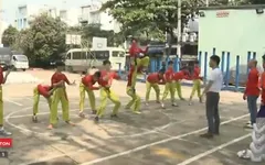 Người thầy dạy múa lân và tấm lòng đặc biệt với những đứa trẻ bụi đời