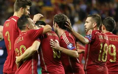 Khen chê Fabregas và Pedro ở tuyển Tây Ban Nha