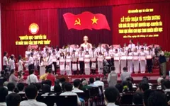 Trao 340 suất học bổng cho học sinh nghèo hiếu học