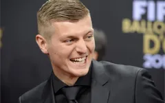Toni Kroos cay cú vì Messi xếp trên Neuer