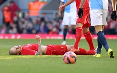 Cận cảnh chấn thương kinh hoàng của Skrtel và Mattiello