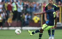 Cựu Quỷ đỏ Nani chào sân Fenerbahce bằng siêu phẩm sút phạt