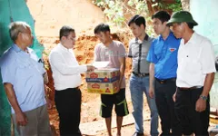 Chung tay cứu trợ đồng bào lũ lụt ở Quảng Ninh