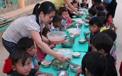 Tiếp tục hỗ trợ gạo cho học sinh đặc biệt khó khăn