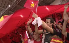 Bên lề trận Thái Lan - Việt Nam: "Doping" từ các khán đài