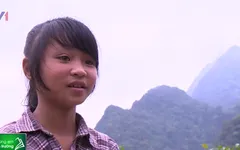 Cô bé 12 tuổi người Dao ham học tiếng Anh
