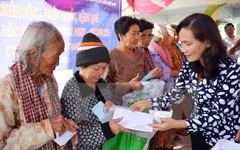 Khám bệnh miễn phí cho Việt kiều và người nghèo tại Phnom Penh