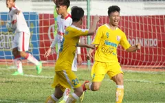 Văn Thành lập hat-trick, U21 Hà Nội T&T đánh bại chủ nhà vào chung kết