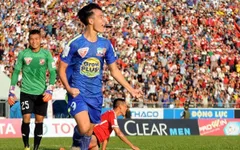 Văn Toàn lần đầu lập công, HAGL tiến bước dài trong cuộc đua trụ hạng