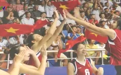 Ngọc Hoa lặng người tham quan triển lãm ảnh VTV Cup 2015