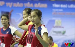 VTV Cup 2015: Đến lượt ứng viên hoa khôi Linh Chi bị cúm