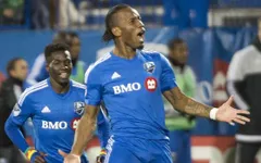 “Voi rừng” Drogba hai lần đánh gót thành bàn chỉ trong vòng 2 phút