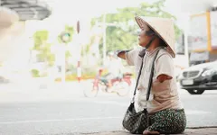 Cảm phục nghị lực phi thường của người phụ nữ không tay không chân