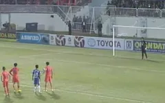 Zdravko mở tỷ số cho HAGL trên chấm 11m