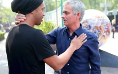 Bỏ quên Man Utd, Mourinho sang Mexico dẫn dắt đội bóng của Ronaldinho