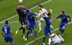 EURO 2016: TBN thua vì quá chú tâm vào Italy