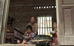 Xót xa nỗi đau người mẹ có hai con bị chất độc màu da cam