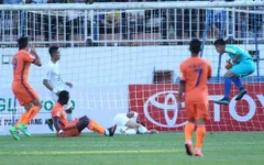 Chấn thương kinh hoàng của Văn Pho: Khi trọng tài thờ ơ với bạo lực tại V.League