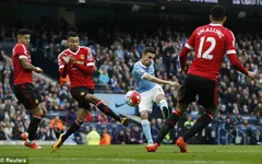 Rashford biến Demichelis thành trò hề, mở tỷ số cho Man Utd