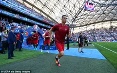 EURO 2016: Khi Cris Ronaldo hi sinh nhiều hơn vì tập thể!
