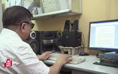Tấm gương về người đàn ông khiếm thị nuôi ước mơ học tập