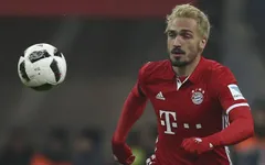 Mats Hummels gây sốc với tóc vàng hoe "khó đỡ"