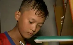 Nụ cười ấm áp của cậu bé u xương luôn vững niềm tin vào cuộc sống