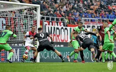 VIDEO: Lapadula tiếp tục tỏa sáng, AC Milan ngược dòng tại San Siro