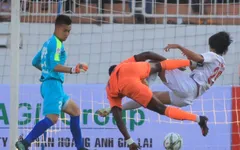 Nạn bạo lực tại V.League: Khi ranh giới giữa bóng đá và võ thuật đang mờ đi