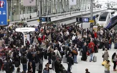 Phi công đình công, cổ động viên EURO 2016 gặp khó