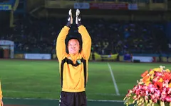 Dương Hồng Sơn bị áp lực khi trở lại sân cỏ